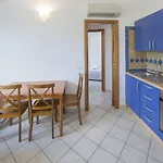 & فندق 4*