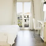 & فندق