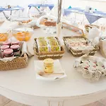 & فندق 4*