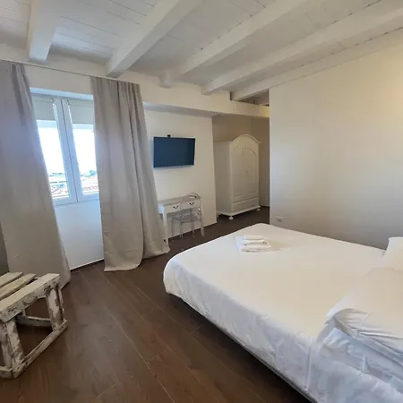 Hotel &
