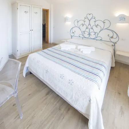 Hotel &